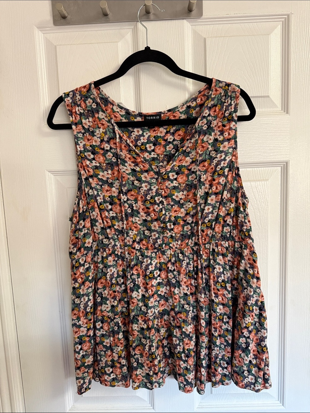 torrid size 0 Floral Sleeveless top - blue peach Green & White